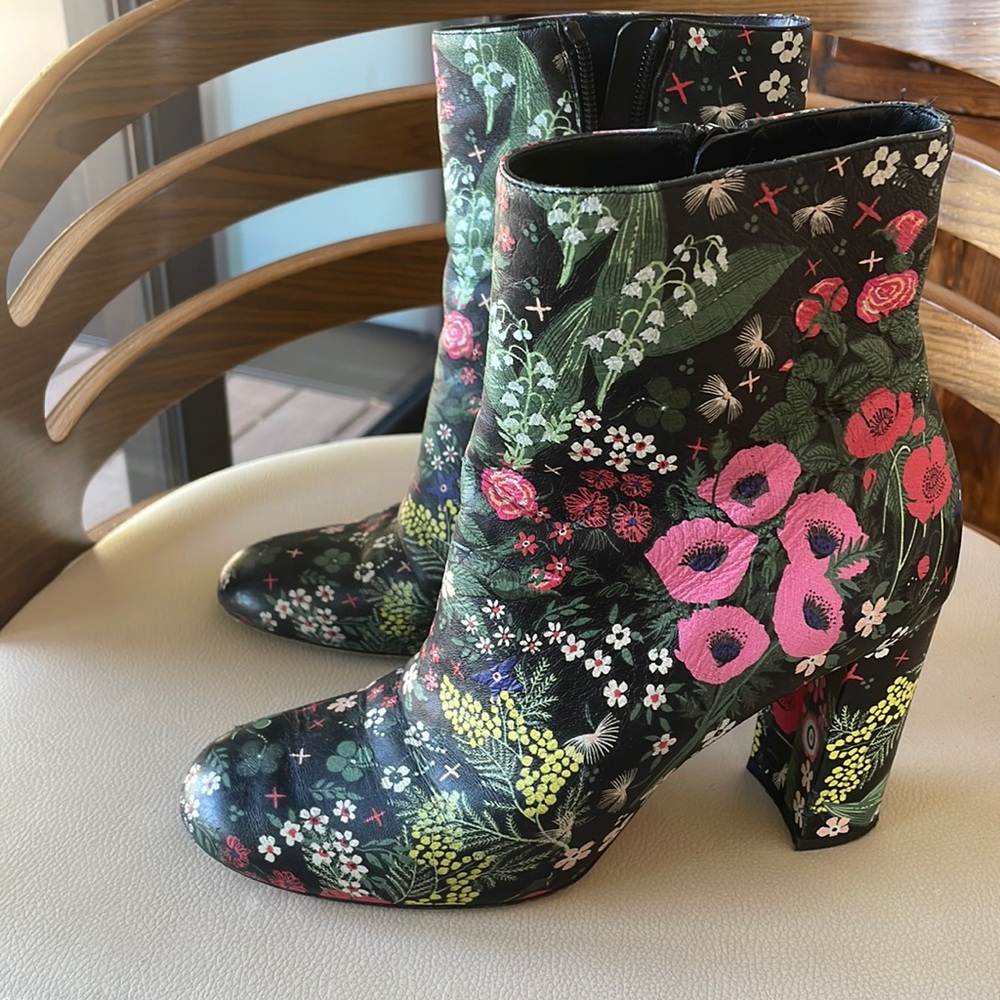 Authentic Valentino ankle booties size 38.  These have been worn (see photos)